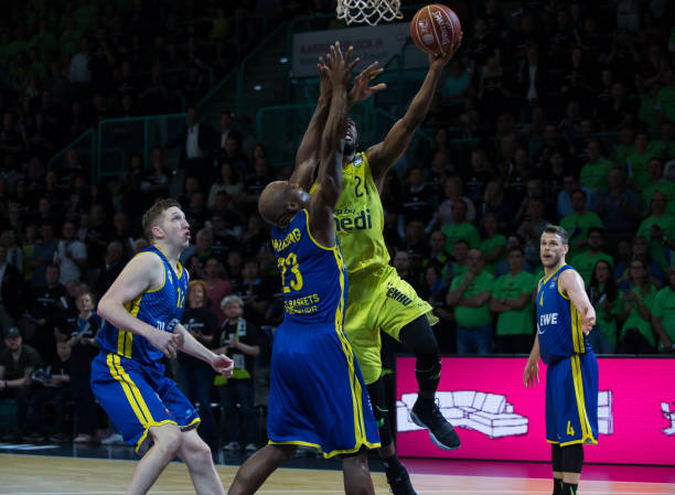 新疆队凭借 新疆队凭借